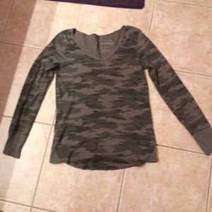 WOMENS We The FREE LONG SLEEVE CAMOUFLAGE TOP M